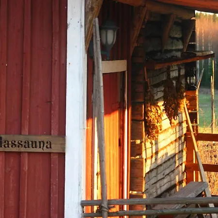 Luomajarven Hevoskievari Farm stay *