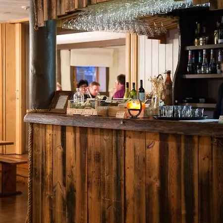 Luomajarven Hevoskievari Farm stay *