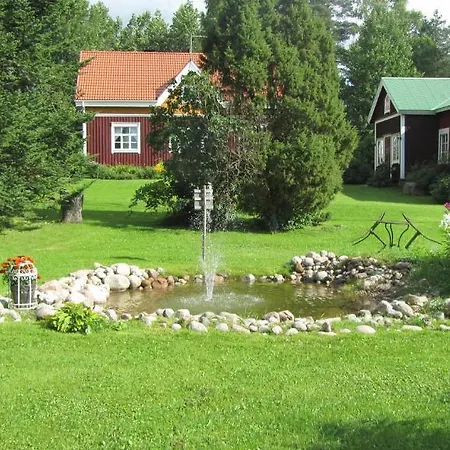 Maatilamajoitukset Luomajaerven Hevoskievari Karhoinen